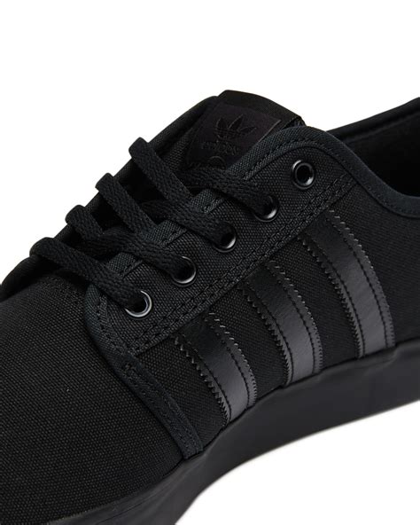 black sneakers women adidas.